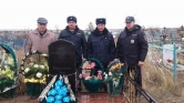День памяти. Брединские полицейские возложили венки на могилы погибших коллег