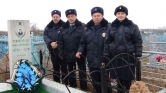 День памяти. Брединские полицейские возложили венки на могилы погибших коллег
