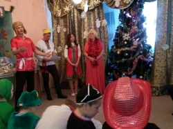Дед Мороз в погонах. Брединские полицейские поздравили детей с Новым годом