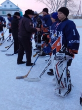 Шесть команд сошлись на льду. В Андреевке состоялся турнир памяти Ивана Курочкина