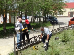 Ветераны помогли. У отдела МВД появился новый забор и обновилась лестница